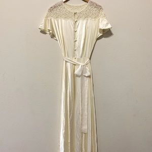 Vintage ivory night gown